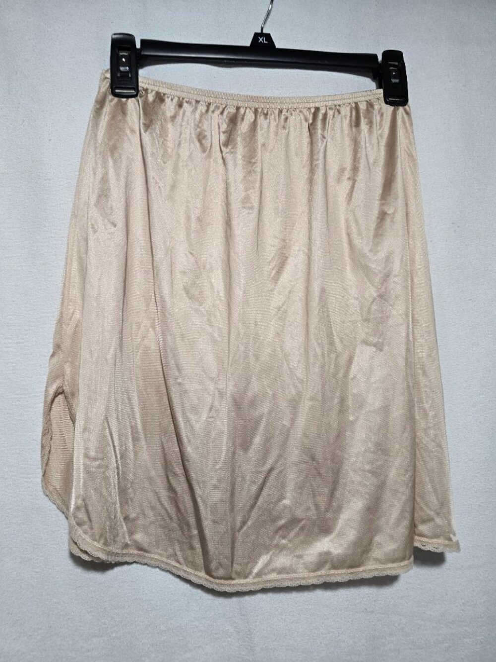 Vanity Fair Beige Half Slip Lace Trim 100% Nylon Size M/40 18" Length EUC